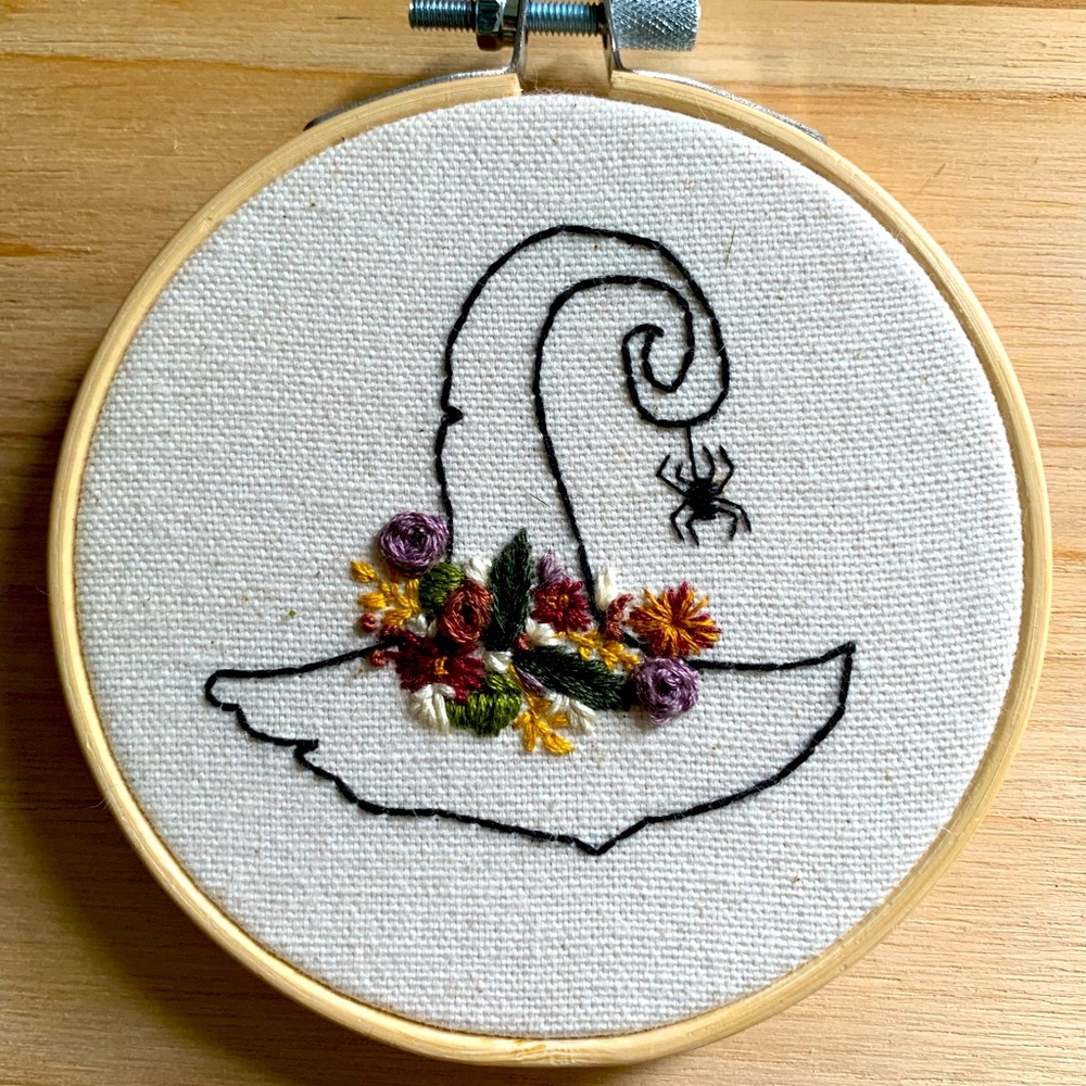 Witch hat embroidery w flowers 💐